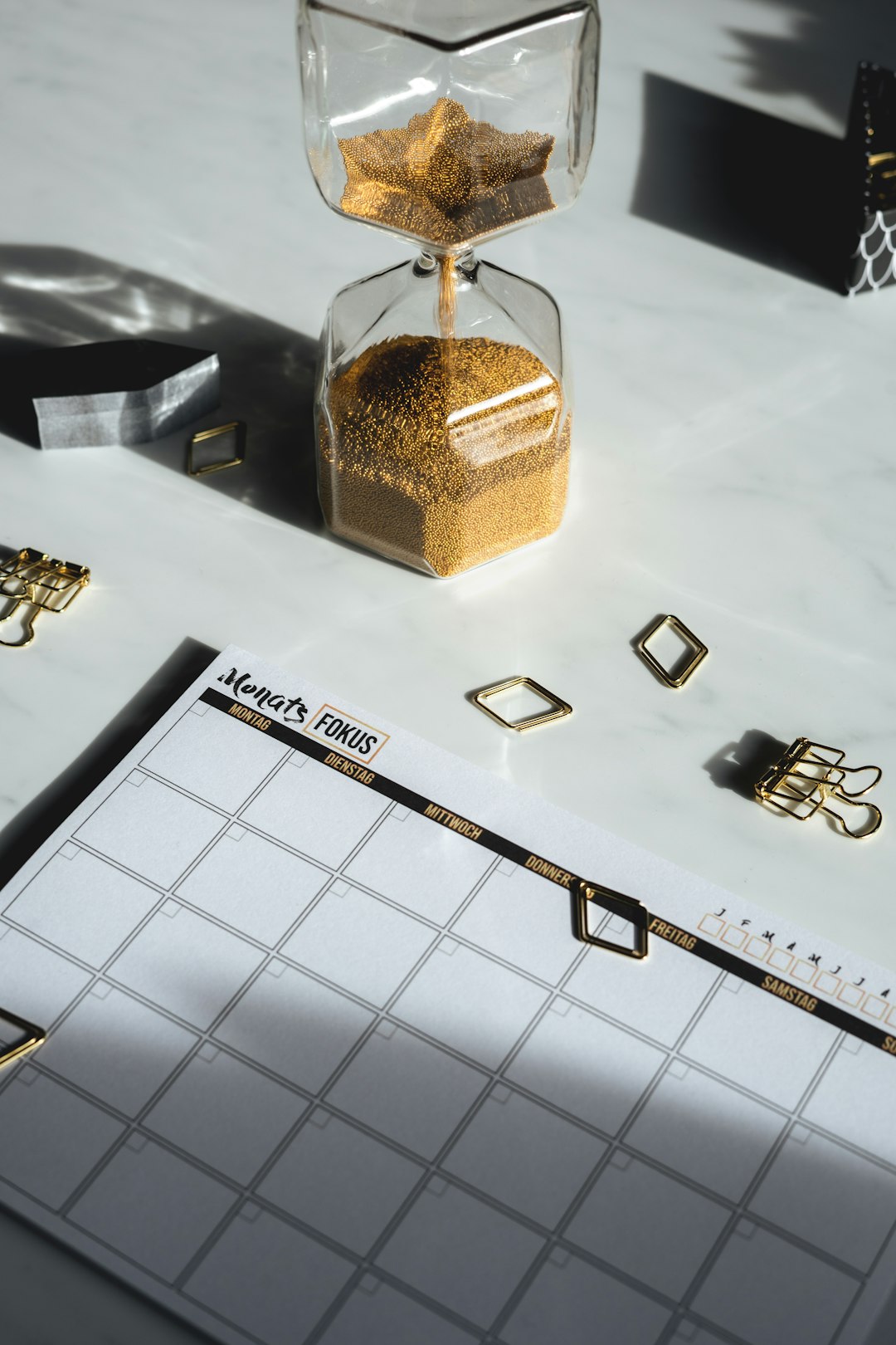 Photo by Mille Sanders white calendar